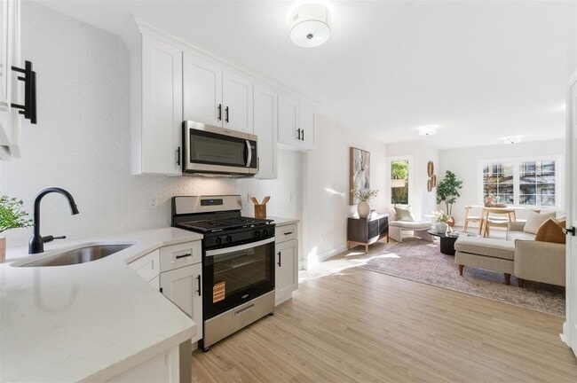 Building Photo - 414 6th St