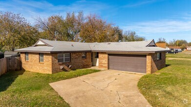 Building Photo - Gorgeous 5-Bedroom Home!