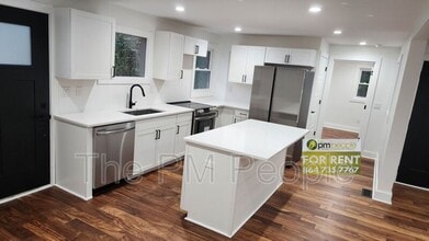 Building Photo - 108 St Lo Cir