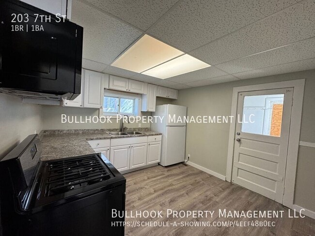 Building Photo - 203 7th St