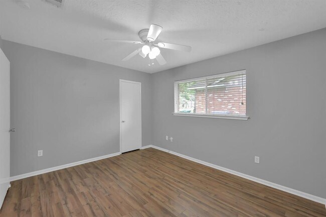 Building Photo - 156 Greenleaf Ln