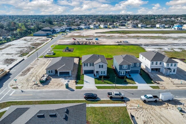 Building Photo - Like-New Ashton Woods Spacious 5BR 4BA, Prime Location Near I-4!