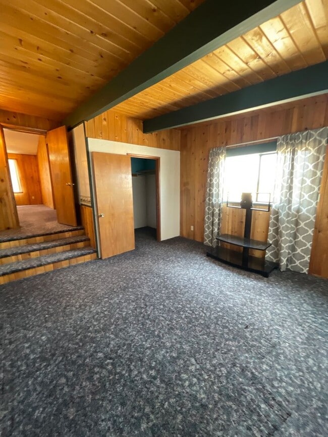 Building Photo - Country Living - 1 Bedroom / 1 Bath Home in Redmond