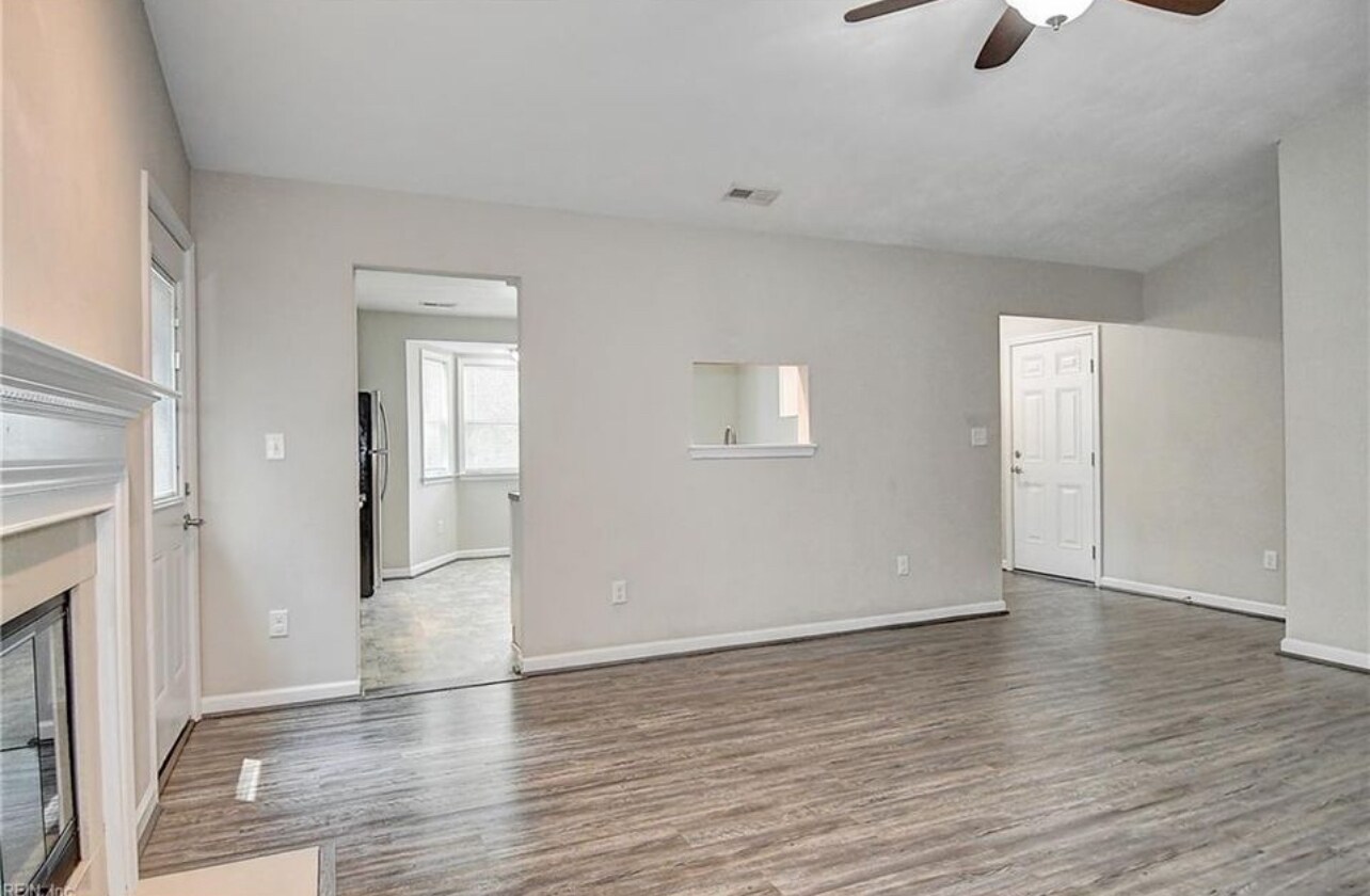 Building Photo - 1106 Eaglewood Dr