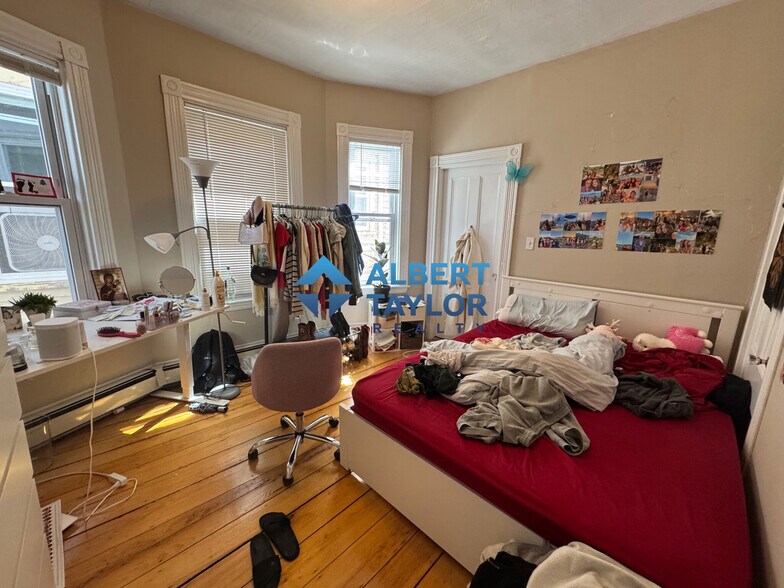 Primary Photo - 68 Calumet St