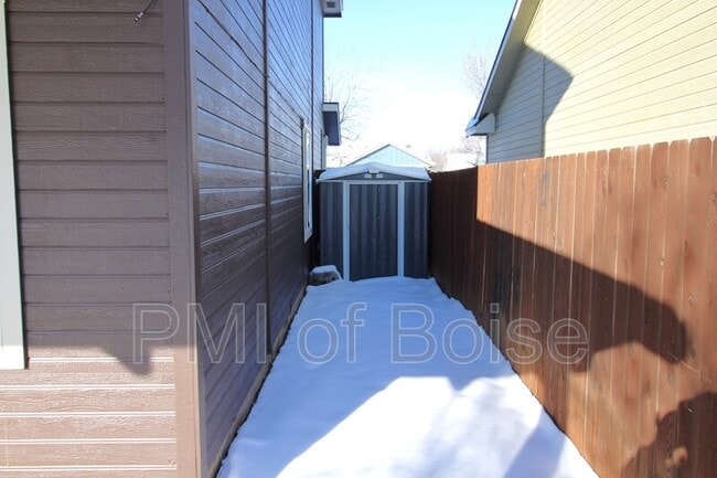 Building Photo - 639 E Willowbrook Dr