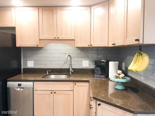 Building Photo - 2 br, 2 bath Townhome - 22 Neillian Way