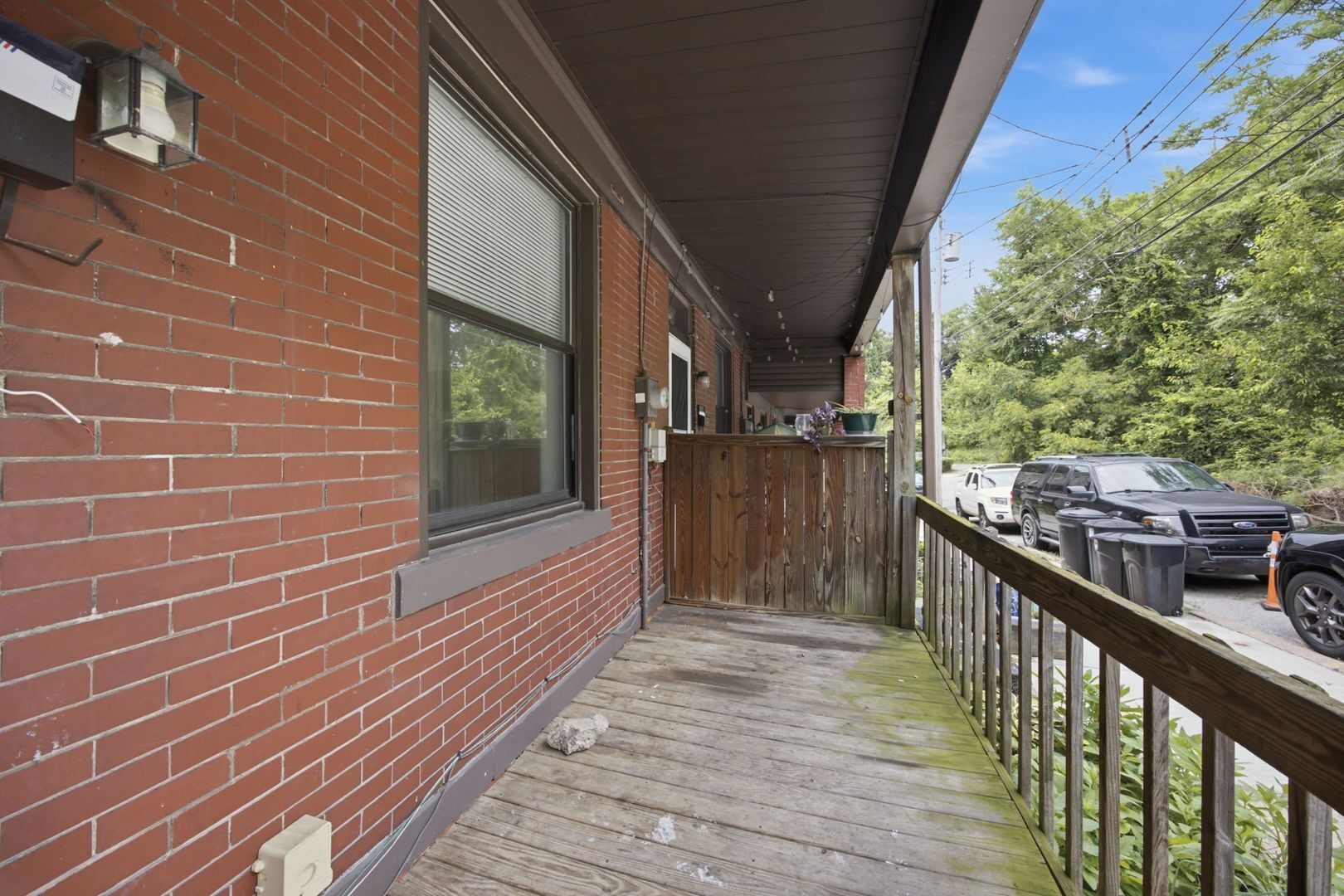 Building Photo - 225 Luray St
