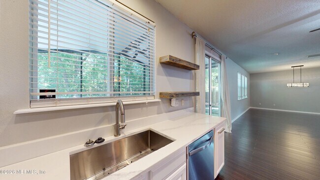 Building Photo - 1063 Collinswood Dr W