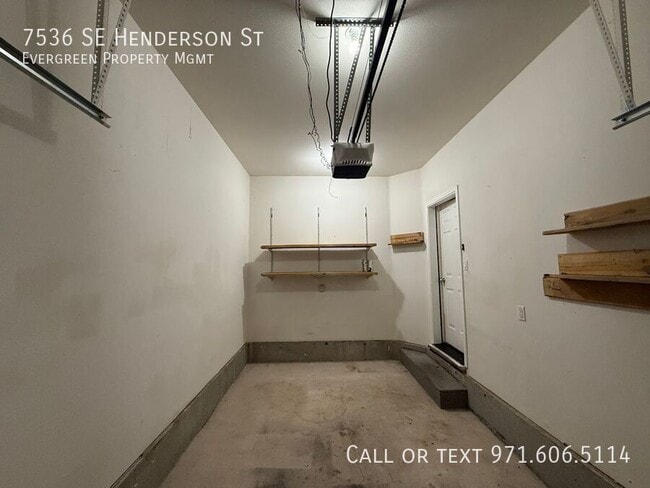 Building Photo - 7536 SE Henderson St