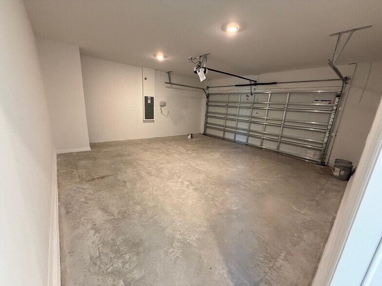 Building Photo - 2049 Albatross Nest Dr