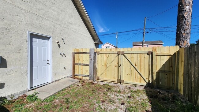 Building Photo - 2318 Beech St