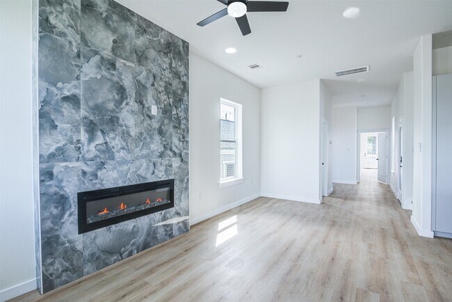 Building Photo - 4025 Avenue M