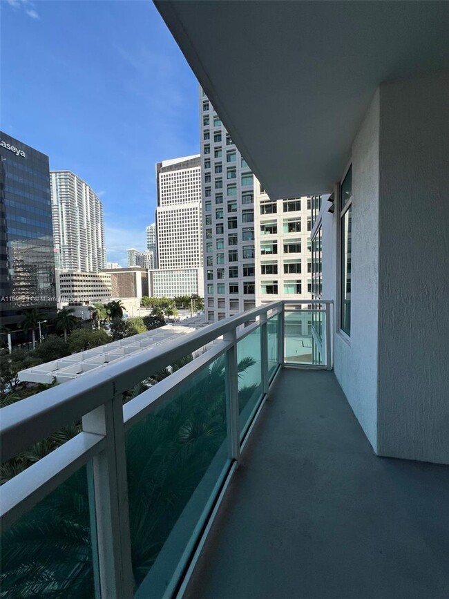 Building Photo - 950 Brickell Bay Dr