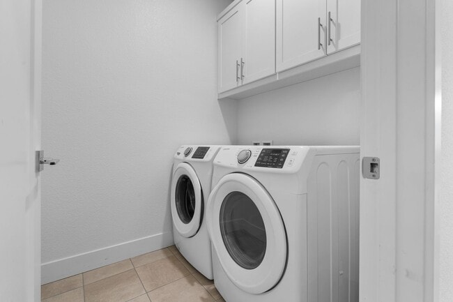 Building Photo - Modern 3 Bedroom 2 Bath Downtown Livermore