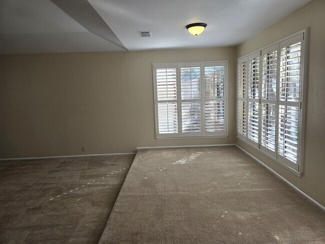 Building Photo - 6 Sunnygrove Dr