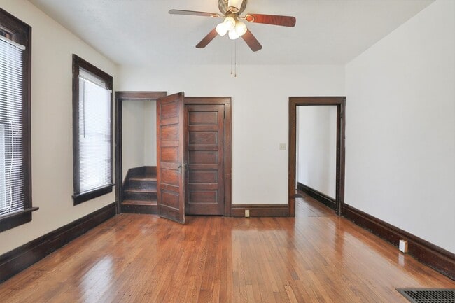 Building Photo - 4 Bedroom , 2 Bath Newly Renovated house -...