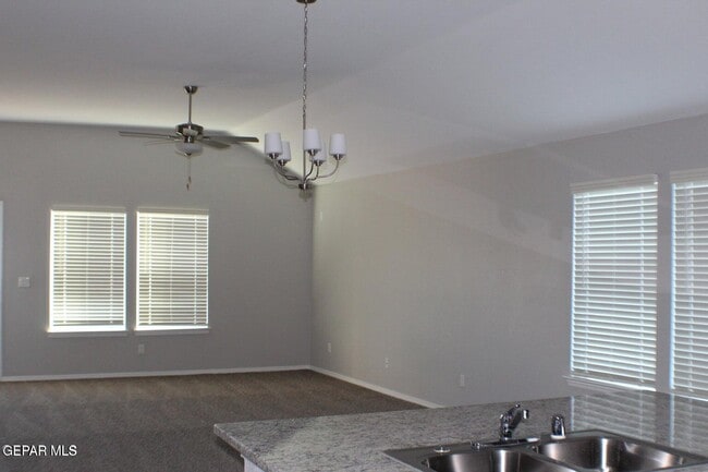 Building Photo - 1014 Rebeca Wy