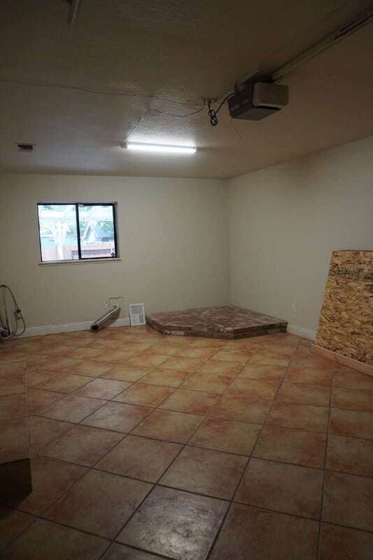 Building Photo - 8021 Glen Eva Way