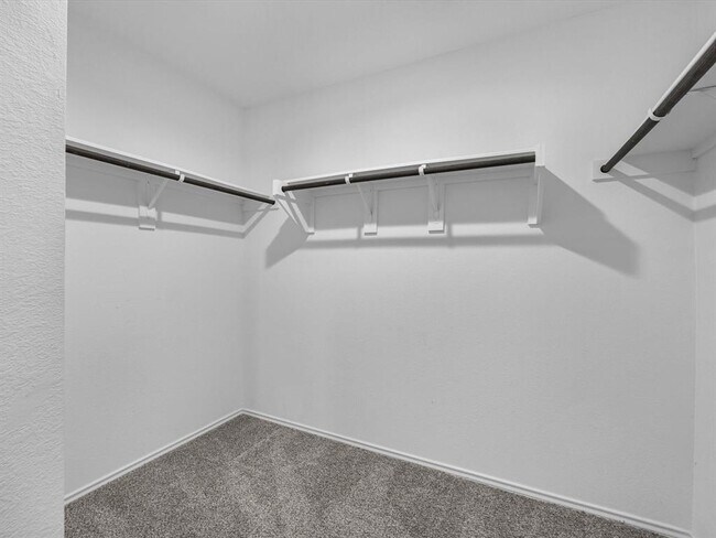Building Photo - 16821 Short Pnes Dr