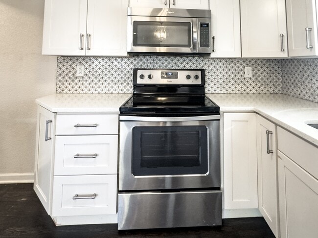 Building Photo - Spacious 5-Bedroom Gem on Locust Street – 2,053 Sq. Ft. of Comfort in Denver's Heart!