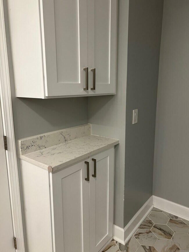 Building Photo - Forest Ridge off Middleground Road