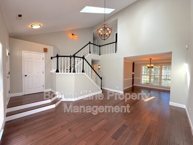 Building Photo - 2321 Heathershire Ln