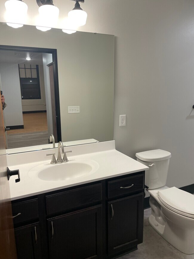 Building Photo - Central Square