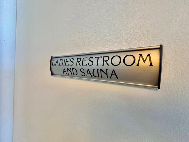 Building Photo - 3111 N Ocean Dr