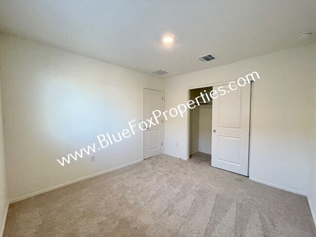 Building Photo - 12854 N Peony Dr
