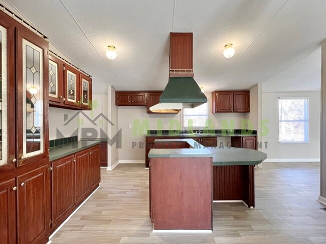 Building Photo - 323 Tabor Dr