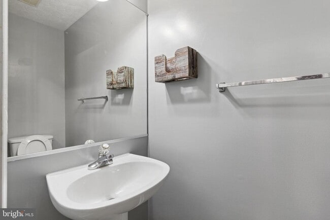 Building Photo - 4255 Star Cir