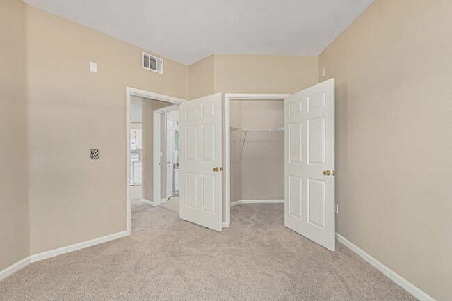 Building Photo - Exquisite 2-bedroom, 2-bathroom condo inParker