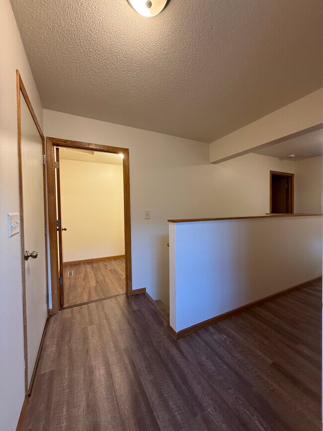 Building Photo - 16992 54th Ave