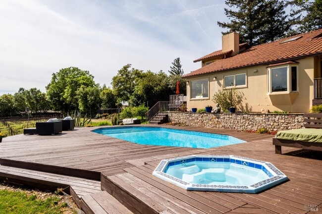 Building Photo - 452 Chestnut Ave