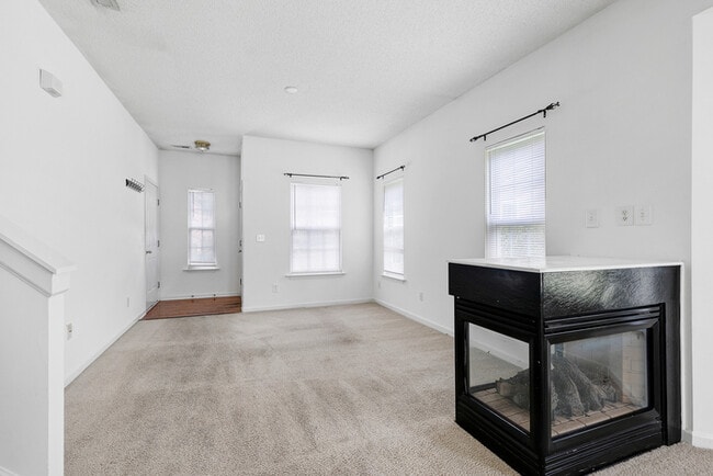 Building Photo - 6533 Clarksdale Ln