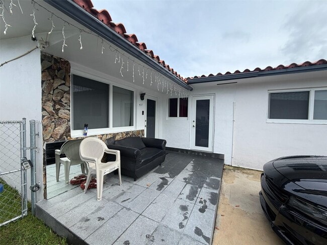 Building Photo - 931 SW 82nd Ave