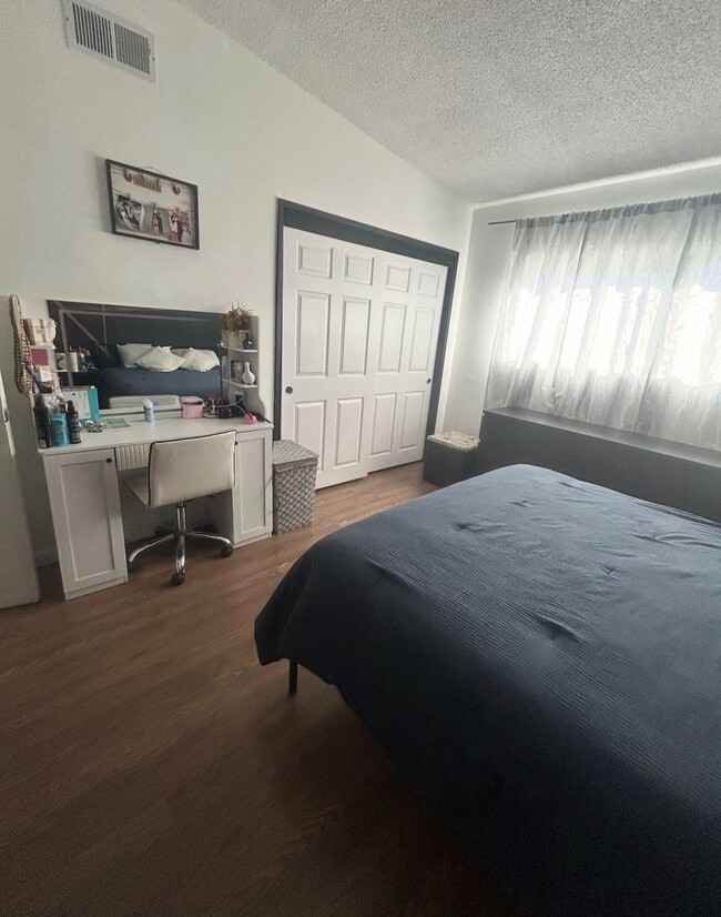 Building Photo - 2 Bed / 2 Bath Unit with Yard & Parking – El Cajon