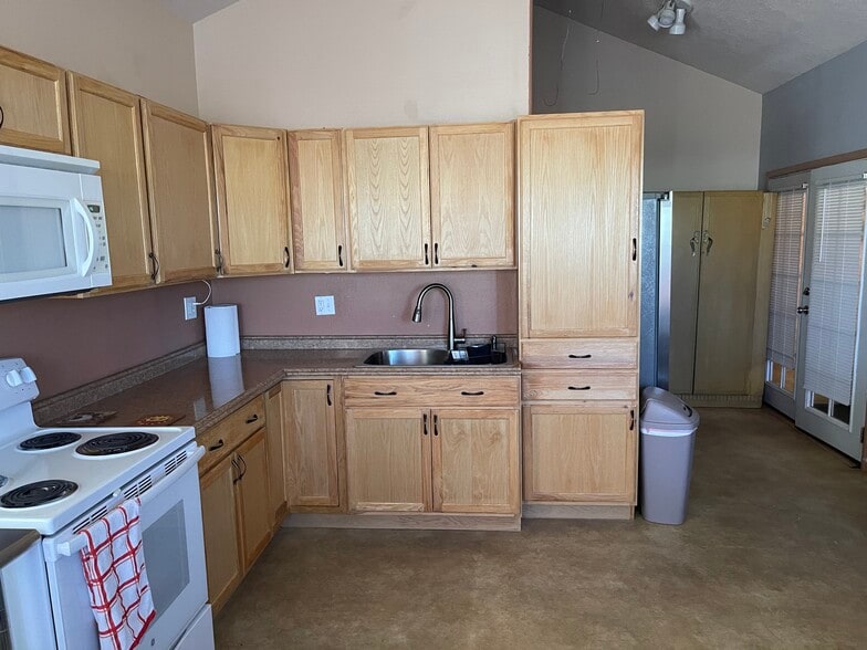 Building Photo - 276 Glorieta Hwy