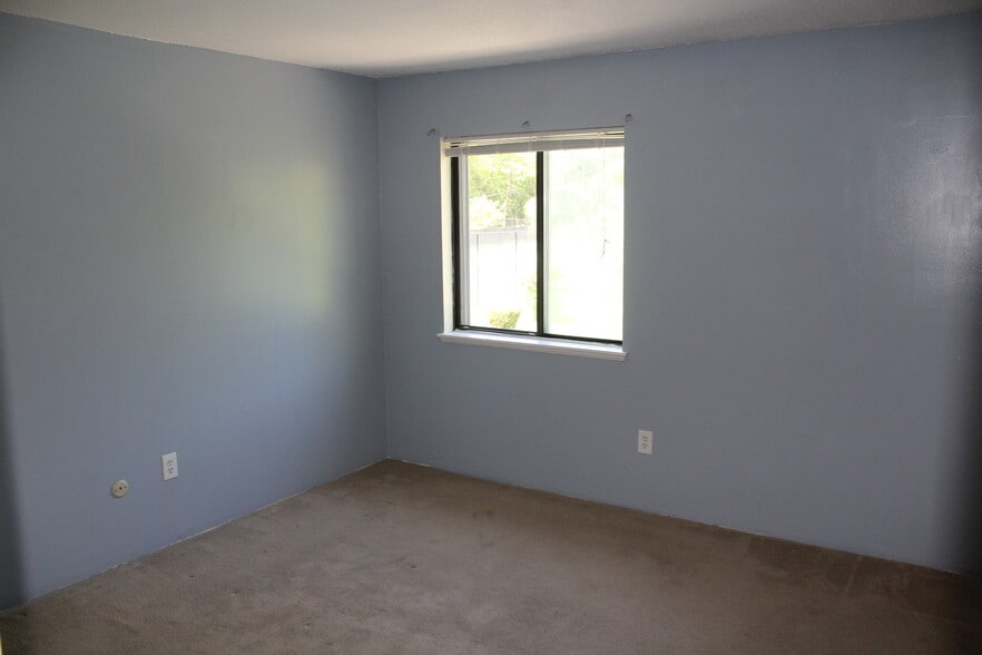 Building Photo - 10 Village Brook Ln