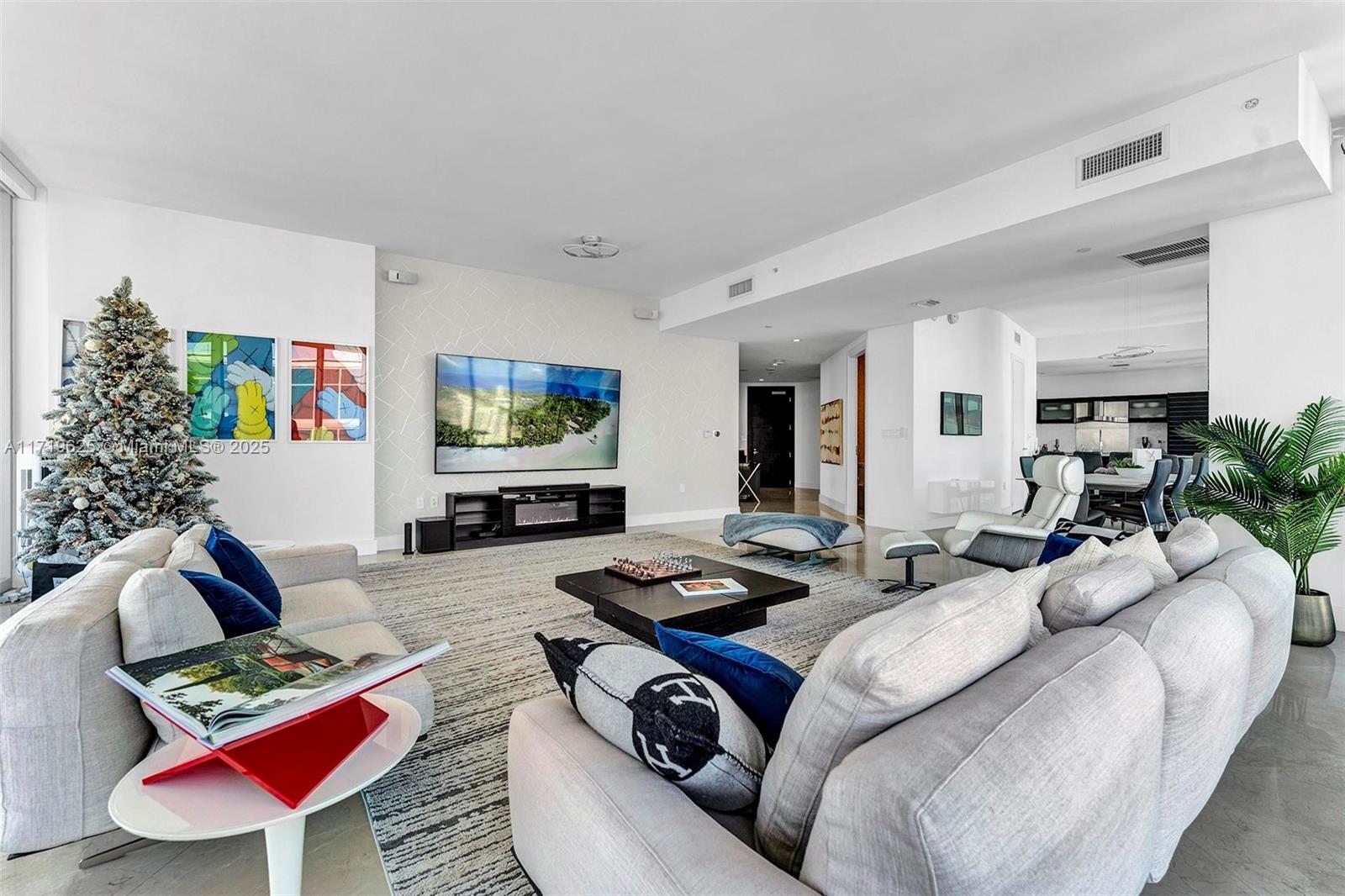 Building Photo - 200 Biscayne Boulevard Way