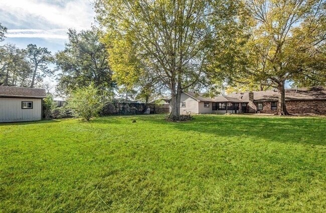 Building Photo - 12510 Old River Dr
