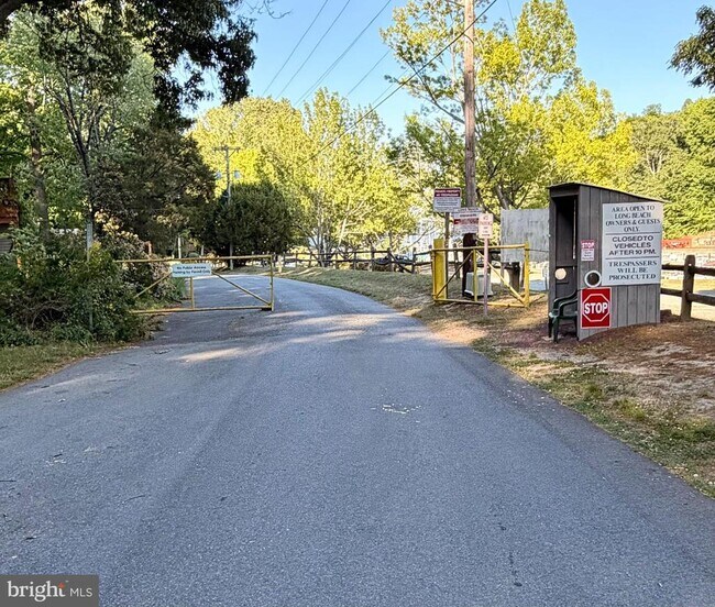 Building Photo - 1570 Overlook Dr