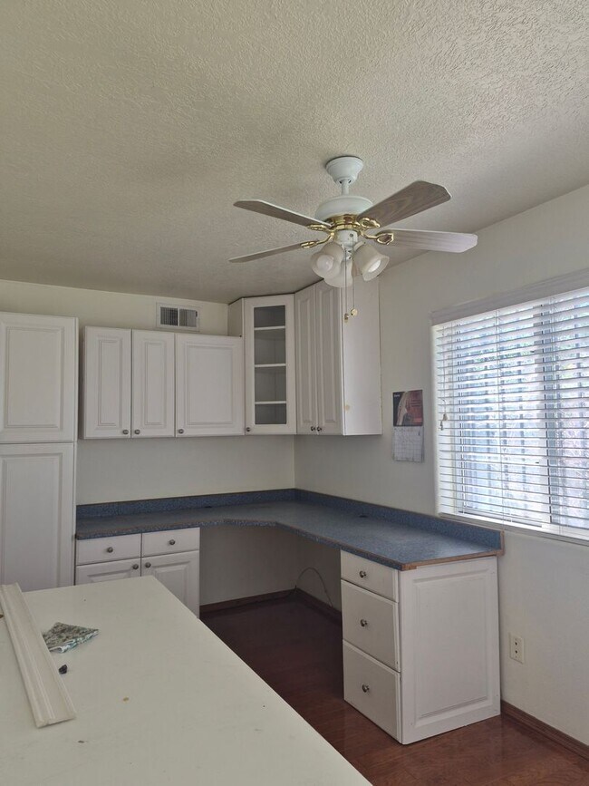 Building Photo - 5832 Avenida La Barranca NW