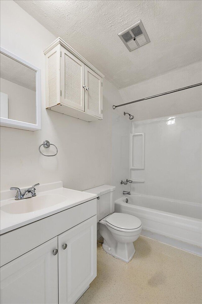 Building Photo - 603 Gott St