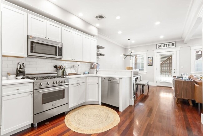 Primary Photo - 253 E St
