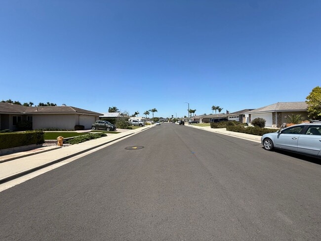Building Photo - Costal Living - Pride of Ownership Neighbo...