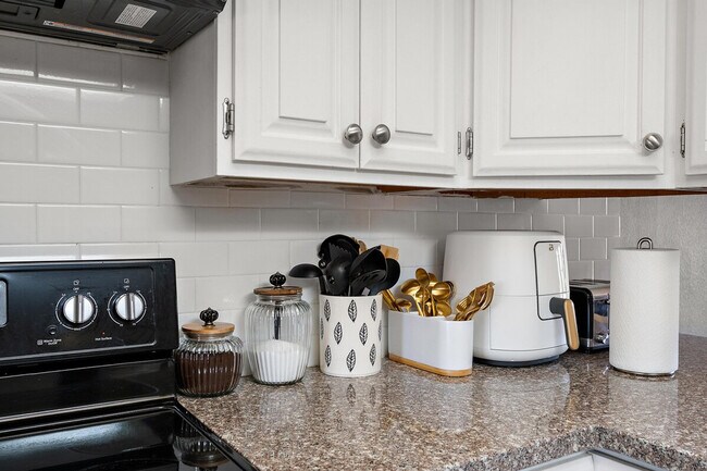 Building Photo - 4332 E Cherokee St