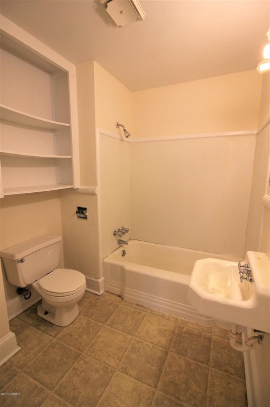 Building Photo - 503 S Oak St