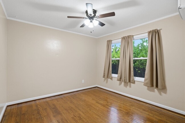 Building Photo - Fully Remodeled Beauty with Hardwood Floors in Prime SE Location